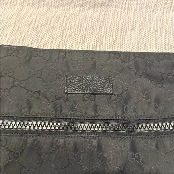 Gucci Black Monogram Messenger Bag - Picture 2 of 5